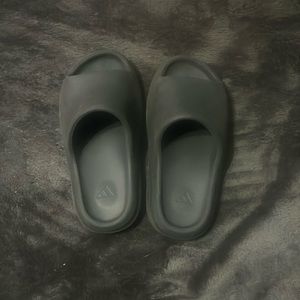 Yeezy slide onyx